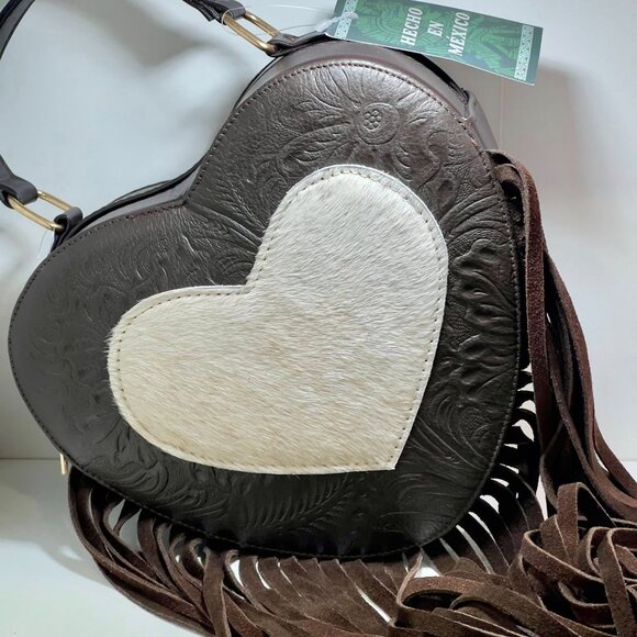 Love at First Sight? This Handmade Heart-Shaped Leather Purse is Your New Obsess - Picture 2 of 3